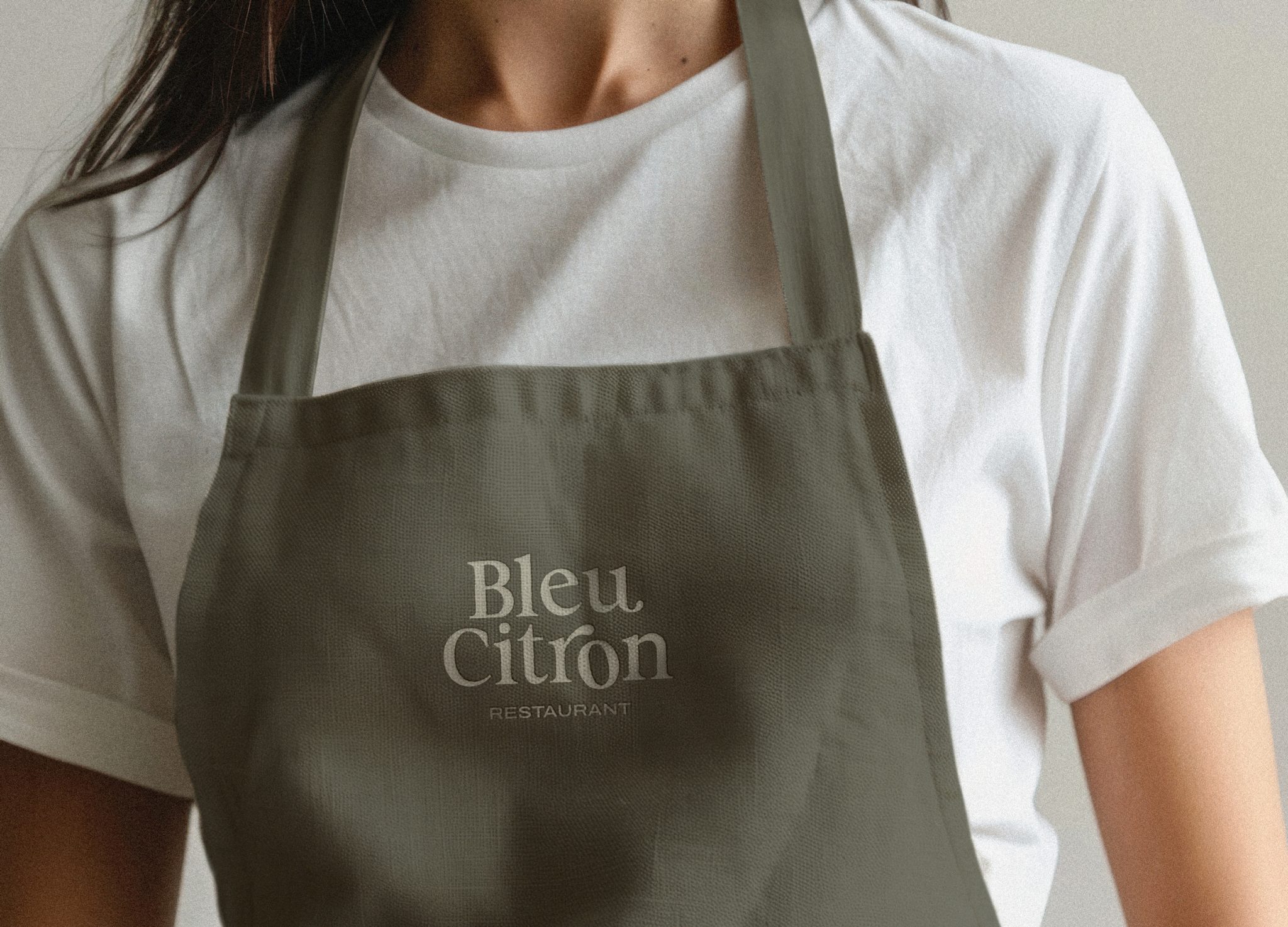 Maquette réaliste d'un tablier réalisé dans la nouvelle image de marque de Bleu Citron conçu par Atelier480